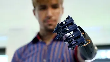 I-a promis în copilărie prietenului său că îi va construi un braț robotic, iar acum a reușit. Invenția cercetătorilor mexicani