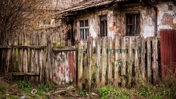 Amenzi pentru românii care nu își întrețin casele sau gardurile. Sancțiuni de până la 5.000 de lei și impozit majorat de până la 5 ori