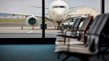 Companiile aeriene vor să ofere compensaţii mai mici pentru zborurile anulate şi taxe mai mari pentru bagaje. Măsurile luate pe timp de criză