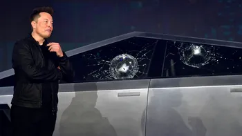 Elon Musk spune că FSD era oprit înainte de impact, dar imaginile cu Cybertruck-ul care intră în parapet spun altceva