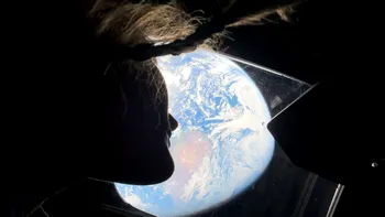 Luna, cum n-a mai fost văzută de oameni. Astronauții din Artemis II surprind imagini rare din spațiu