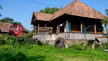 Locuințele fără apă, canalizare sau gaze ar putea fi scutite de impozit. Ce prevede noul proiect