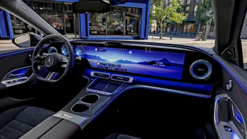Mercedes ridică din nou miza la ecrane: noul C-Class EV pare făcut pentru șoferii care vor totul pe display