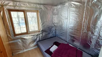 Motivul pentru care mulţi români care stau la casă lipsesc folie de aluminiu pe pereţi. Sfatul de aur al experţilor
