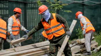 Noile reguli pentru muncitorii străini din România. Procesul de recrutare se schimbă, informaţiile pe care le vrea statul