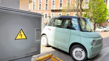 Se pregăteşte amendarea şoferilor care ocupă abuziv locurile de încărcare a mașinilor electrice. De ce obiceiul este considerat un risc în trafic