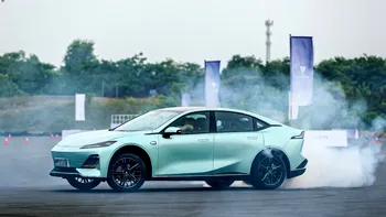Autonomia de 1300 de kilometri la mașini electrice, aproape de modele de serie datorită bateriilor solid state