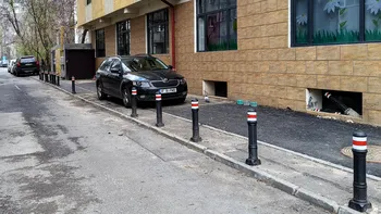 Soluţia găsită de bucureşteni pentru a parca maşinile pe trotuar. Nici celebrii 