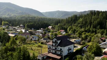 Un sat din comuna Soveja, loc unic în Europa, a ars aproape complet. Localitatea era 
