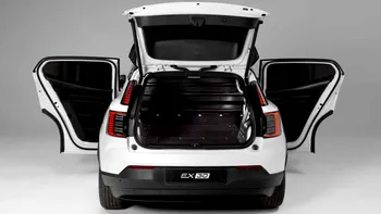 Volvo a transformat EX30 într-o utilitară electrică mică și deșteaptă: genul de dubă urbană care ar avea sens și pentru curieri, și pentru businessuri locale