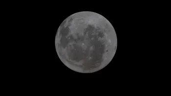 Luna nu e doar gri: astronauții Artemis II au văzut culori neașteptate pe suprafața satelitului