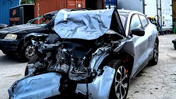 Au avut încredere în mașinile autonome până și-au pierdut viața. De ce nu au încercat să frâneze sau să vireze preventiv