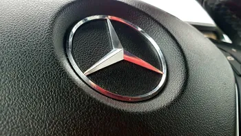 Mercedes face un pas înapoi: readuce butoanele, dar nu renunță la ecranele uriașe din mașini