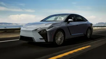Lexus lovește BMW și Audi cu un EV de lux mai ieftin decât te-ai aștepta: noul ES electric promite autonomie mare și încărcare la Tesla