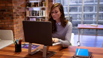 Desktop aglomerat? Funcția ascunsă din Windows, macOS și Linux care îți organizează instant tot
