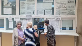 Pensionarii din România, forțați să aleagă între hrana zilnică și medicamente. Cum resimt vârstnicii măsurile de austeritate ale Guvernului Bolojan EXCLUSIV