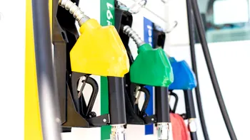 Motorina și benzina s-au scumpit din nou, prețurile la pompă azi, 28 aprilie. Benzinăriile care au rămas fără carburant