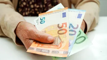 Noua lege a facturilor în euro, explicată. Avantaje şi dezavantaje pentru români