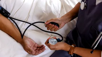 Gărzile medicilor la domiciliu în 2026. Cât se plătesc şi ce nu se ia în calcul la suma finală