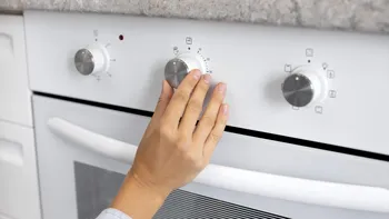 Ce înseamnă simbolul ventilatorului de pe cuptor. Mulți îl folosesc greșit crezând că este 