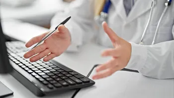 Concediul medical se ia în calcul pentru vechimea în muncă? Situații concrete în care se pun lunile sau anii la pensie