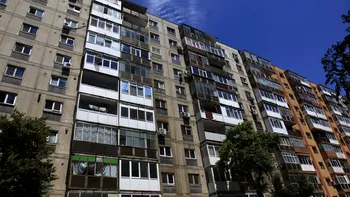 Cine este responsabil pentru scările de la intrare în bloc. Mulți vor să le refacă în clădirile mai vechi, însă încalcă legea