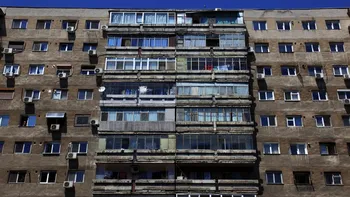Cum arată un apartament cu 3 camere de peste 90.000 de euro din Bucureşti. Este lângă Grand Arena Mall, pentru ce plăteşti suma uriaşă