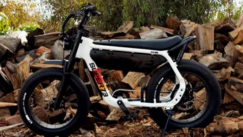 Bicicleta electrică de navetă cu look de motocicletă care ar putea prinde și la noi: noua gamă SUPER73 vine cu baterii modulare și autonomie mai flexibilă