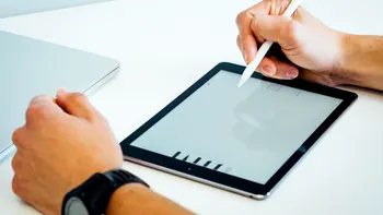 Tabletă, tastatură, stylus: combinația care o scoate din zona de gadget și o duce în biroul tău