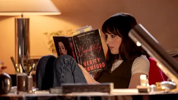 Thrillerul psihologic cu Anne Hathaway și Dakota Johnson care promite să te facă să te îndoiești de fiecare adevăr. De când vezi 
