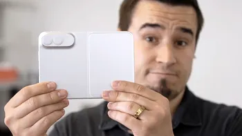 Primul iPhone pliabil stârnește deja furie printre fanii Apple. Designul scăpat pe internet, criticat ca fiind „tot ce se putea mai rău”