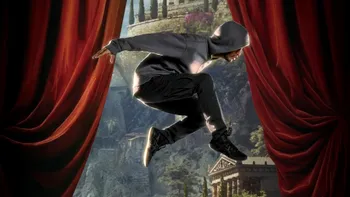 Assassin’s Creed sare din console direct pe scenă: parkour, acrobații și asasini, într-un spectacol de teatru de două ore