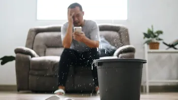 Cine plătește dacă apartamentul vecinului este afectat de infiltrații. Cum se stabilește cine este responsabil pentru pagube