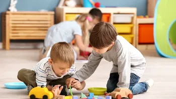Încep înscrierile la creșă și grădiniță pentru anul școlar 2026-2027. Calendarul complet și data la care se afișează copiii admiși