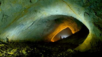 Locul unic în lume care se află în România. Te simţi ca într-un film SF, nu există lumină, iar aerul abia se poate respira