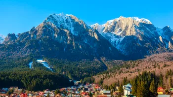 Minivacanța de Rusalii 2026 aduce prețuri mai mari pe Valea Prahovei. Cât costă acum o cameră în Sinaia, Bușteni sau Predeal
