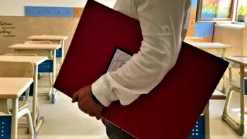 Profesorii vor merge obligatoriu la psihiatru o dată la patru ani și vor depune anual portofoliul profesional. Ce se schimbă în școli din toamnă