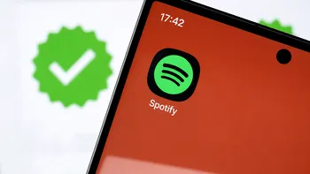 Spotify introduce insigna „Verified” pentru artiști. Platforma vrea să știi dacă în spatele muzicii este un om sau un AI