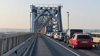 Taxa de pod de la Giurgiu va putea fi plătită electronic din această vară. Se introduc benzi pentru preplată