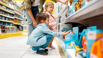 Un supermarket vinde dulciuri la 1 ban de Ziua Copilului 2026 și taie la jumătate prețurile la sute de jucării