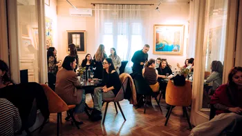 10 tinere intră în culisele industriei muzicale: provocarea Women in Music care le transformă în manageri de artist