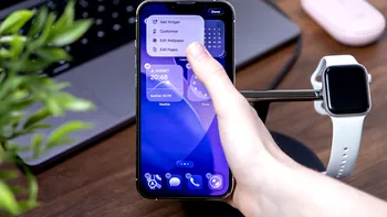 iPhone-ul aniversar pregătit de Apple schimbă complet designul: „Liquid Glass” ar putea deveni realitate