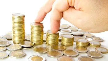 „A investi” și „a învesti”, două cuvinte complet diferite. Ce înseamnă fiecare și de ce românii le confundă atât de des