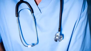 Salariile reale din spitalele din România. Ce spun medicii rezidenți despre bani, gărzi și stres. 