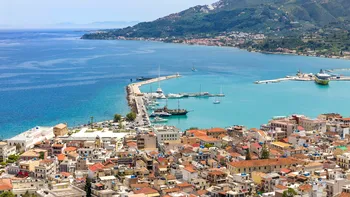Cât costă o casă de vacanță în Grecia în 2026. Insula preferată de români pentru investiții şi unde găsești cele mai mici prețuri
