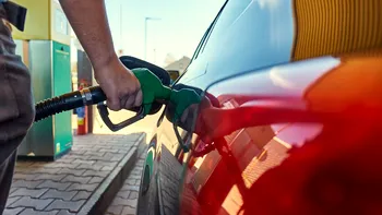 Cea mai ieftină benzină sau motorină din marile orașe. Unde găsesc șoferii cele mai bune prețuri la carburant vineri, 22 mai