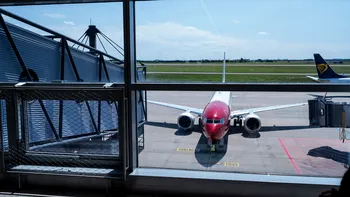 Taxă nouă pentru zborurile din Europa. Cât ar putea plăti în plus pasagerii avioanelor dacă se aprobă, suma nu este deloc mică