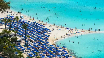 Destinația de vacanță iubită de români a rămas fără turiști. Hotelurile și plajele sunt aproape pustii, operatorii din turism vorbesc despre pierderi uriașe