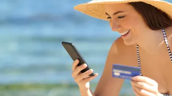 Cum să îți protejezi telefonul și banii în vacanță: așa nu rămâi „cu mâna goală”