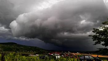 Alerte de vreme severă în mai multe regiuni din țară. Bucureștiul, sub cod galben de furtuni